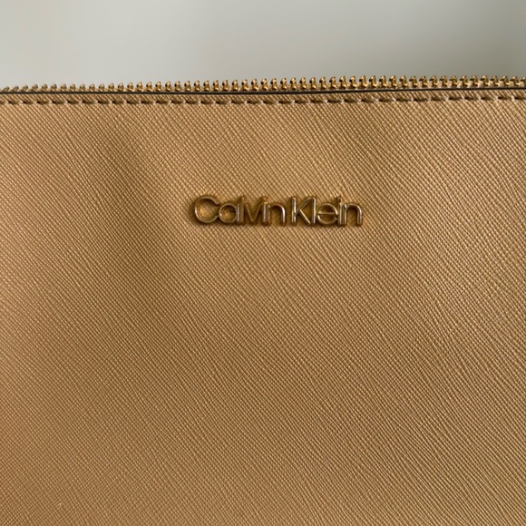 Calvin Klein Hayden Camera Bag - Picture 5 of 9